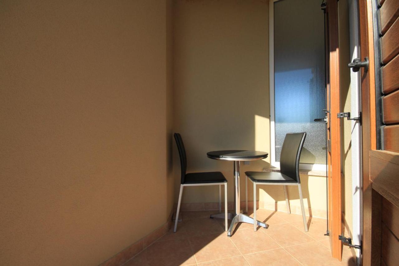 Apartments With A Parking Space Punta Kriza, Cres - 8082 Exterior foto